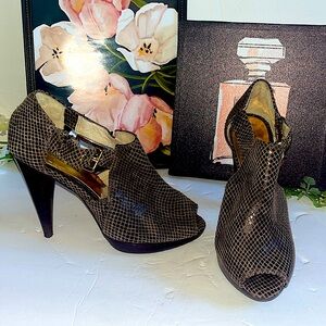 Michael Kors Brown & Gold platform Heels genuine leather snake print sz 7